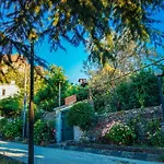 Πανσιόν Flora's 'the Fir Gate' Αργυρόκαστρο