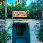 Flora's 'the Fir Gate' Αργυρόκαστρο