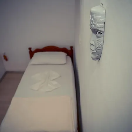 Flora's 'the Fir Gate' Guest house Gjirokaster