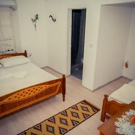Flora's 'the Fir Gate' Guest house