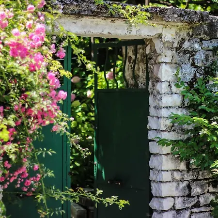 Flora's 'the Fir Gate' Guest house