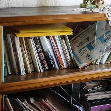 Flora's 'the Fir Gate' Gasthuis Gjirokastër